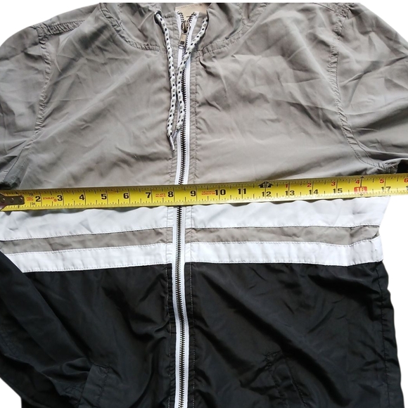 Zine Clothing Black and Gray‎ Hooded Windbreaker - Picture 5 of 7